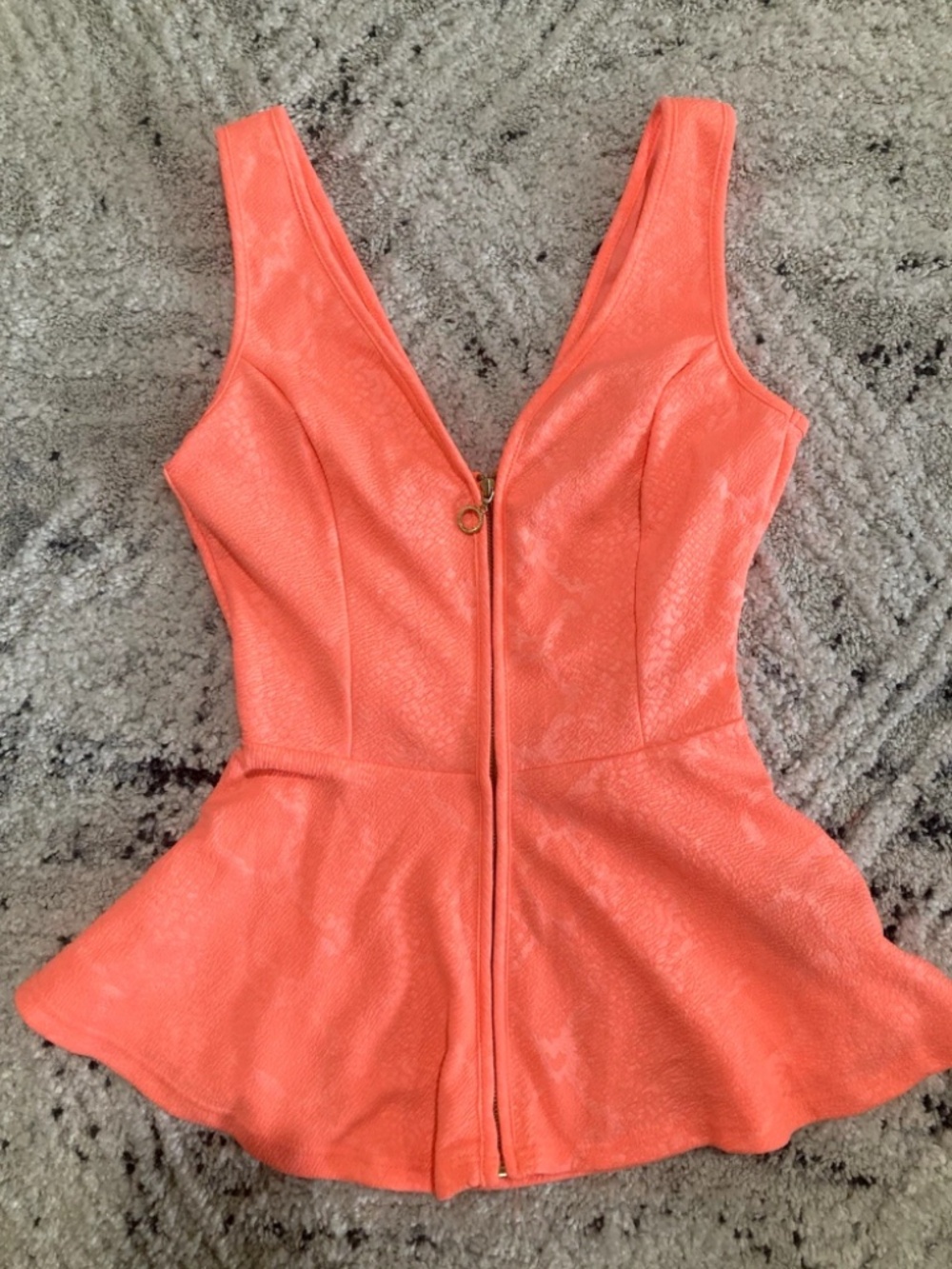 NWT Bebe 2b coral Orange double v neck peplum zipper front sexy top xs